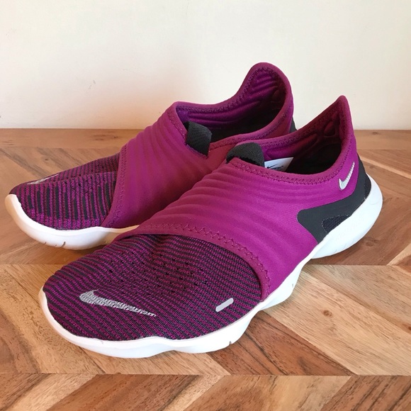 laceless athletic shoes